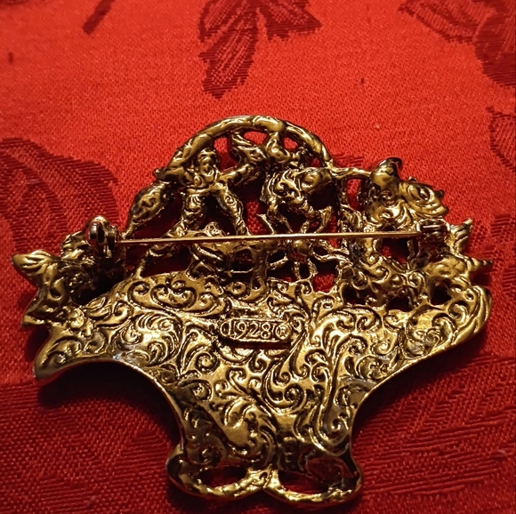 1928 Vintage Rhinestone Flower Basket Large Pin Brooch embossed design on back - Picture 9 of 12